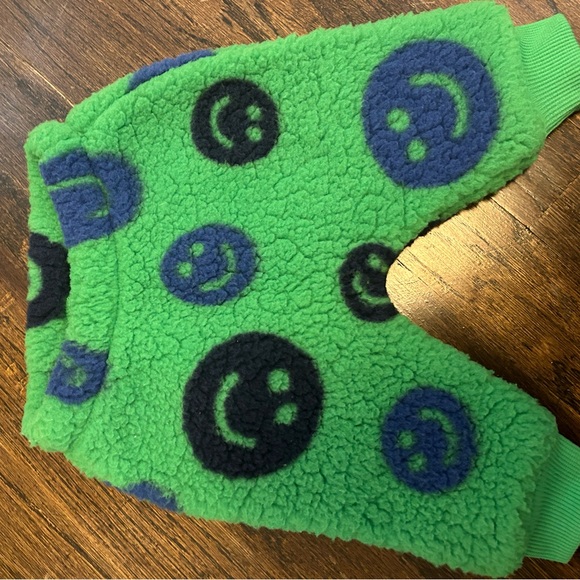 Old Navy Sherpa Sweatshirt and Jogger Sex for Baby. Unisex size 0-3 mo. - Picture 4 of 7